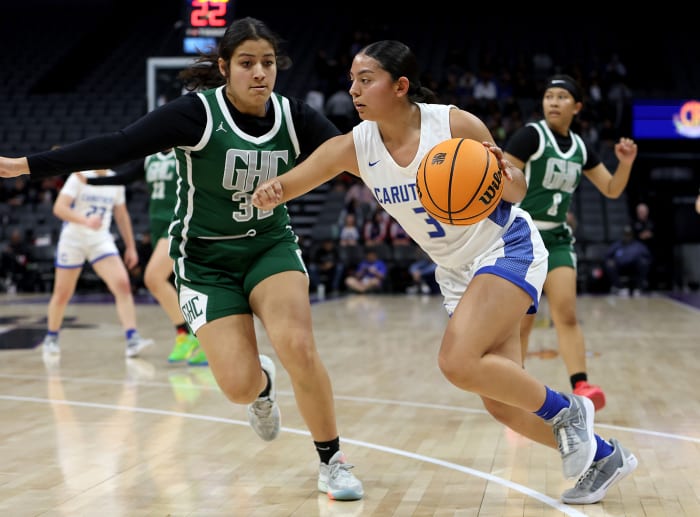 Gizelle Aguirre (3), had 13 points through three quarters for Caruthers.